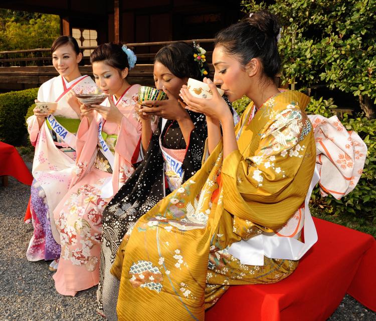 TRADITIONAL JAPANESE DRESS Polite